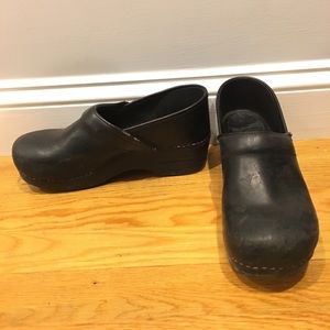 Dansko Black Leather Professional Clogs sz 40